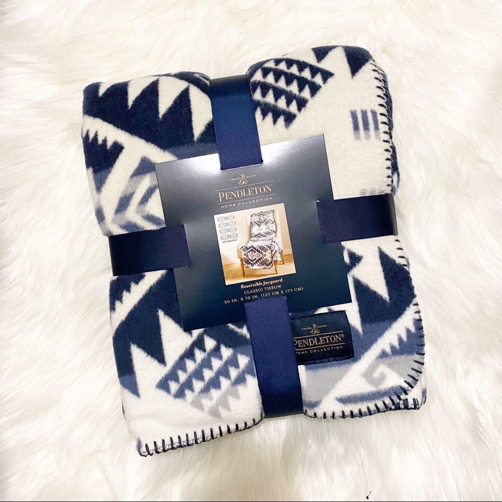 Pendleton Navy and White Geometric Fleece Throw
